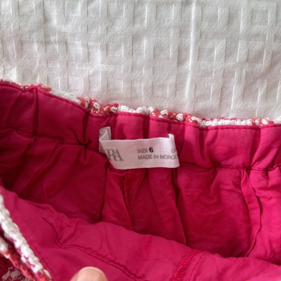 ZARA short skirt with built in shorts. Like new condition. Size 6 - Picture 4 of 6